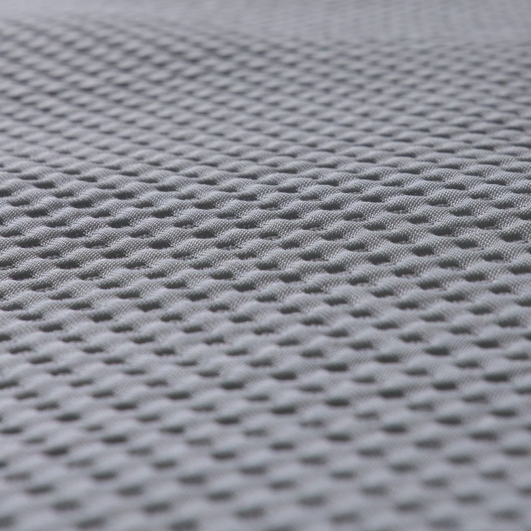 Cryo-silk™: cold the moment you touch it. Cold at 4am.
